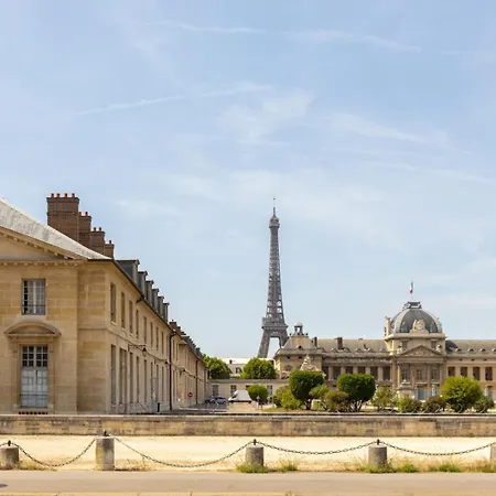 Veeve - A Vision In Vaugirard Parigi