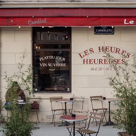 Veeve - A Vision In Vaugirard Parigi